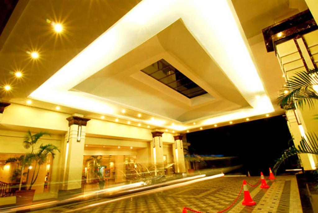 Hotel Gran Puri Manado Luaran gambar